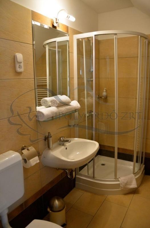 Haz Az Erdo Szelen Hotel Bánk Eksteriør billede